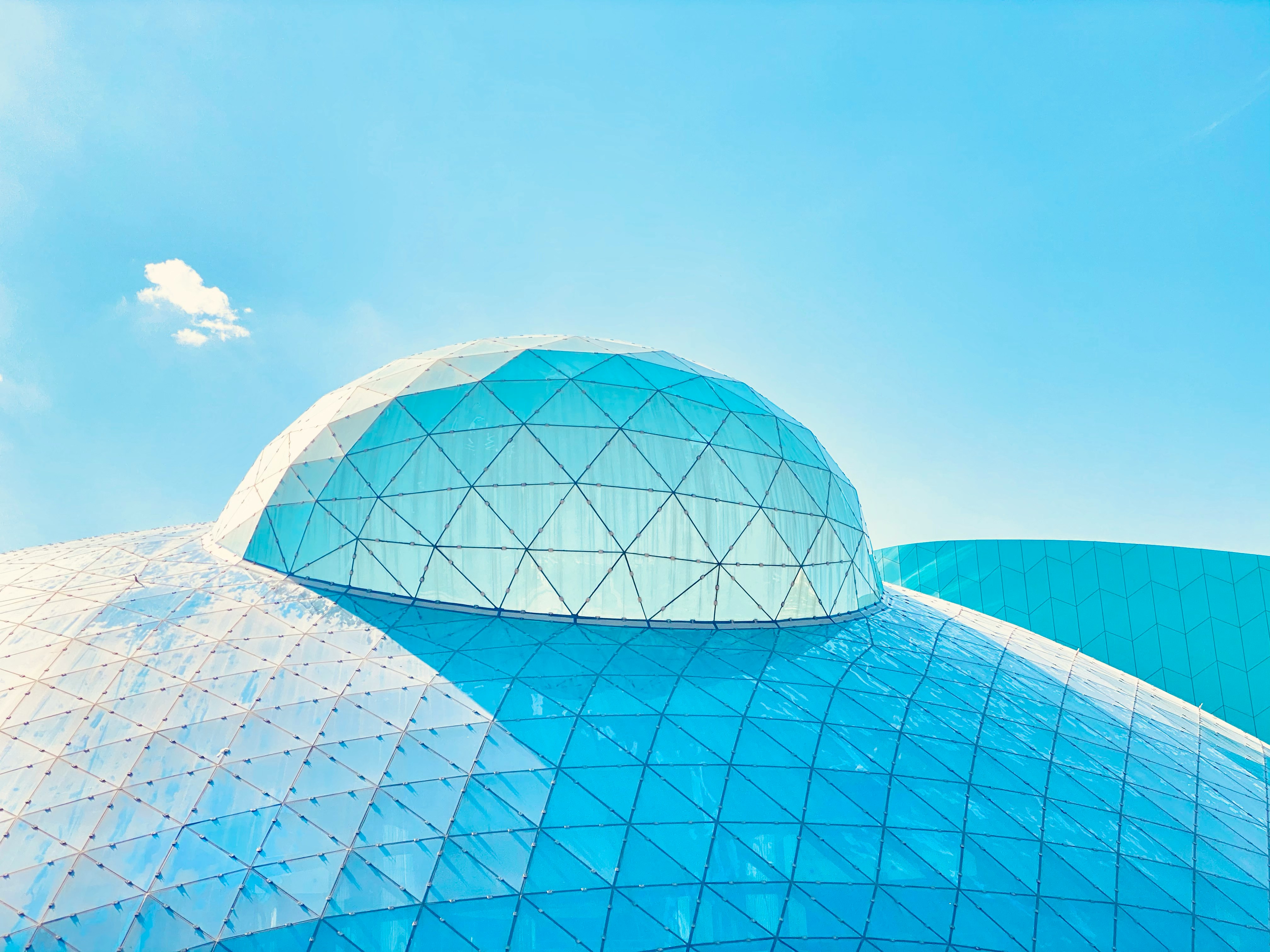 カスクートの断面をクローズアップし、気泡が層状に広がる内部構造を見せるイメージ