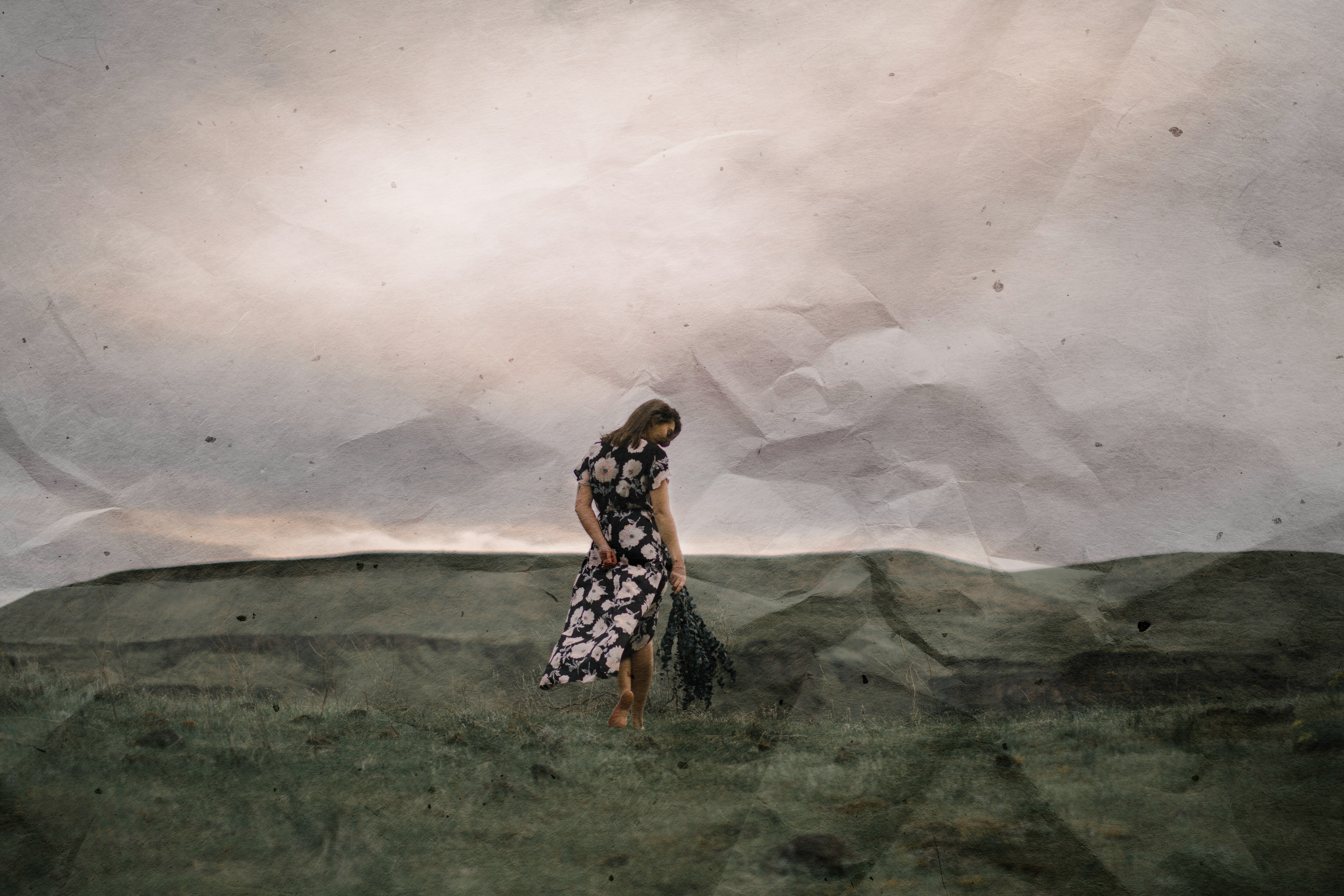 テヘランのパン屋でナーンエ・バルバリを焼く職人の様子