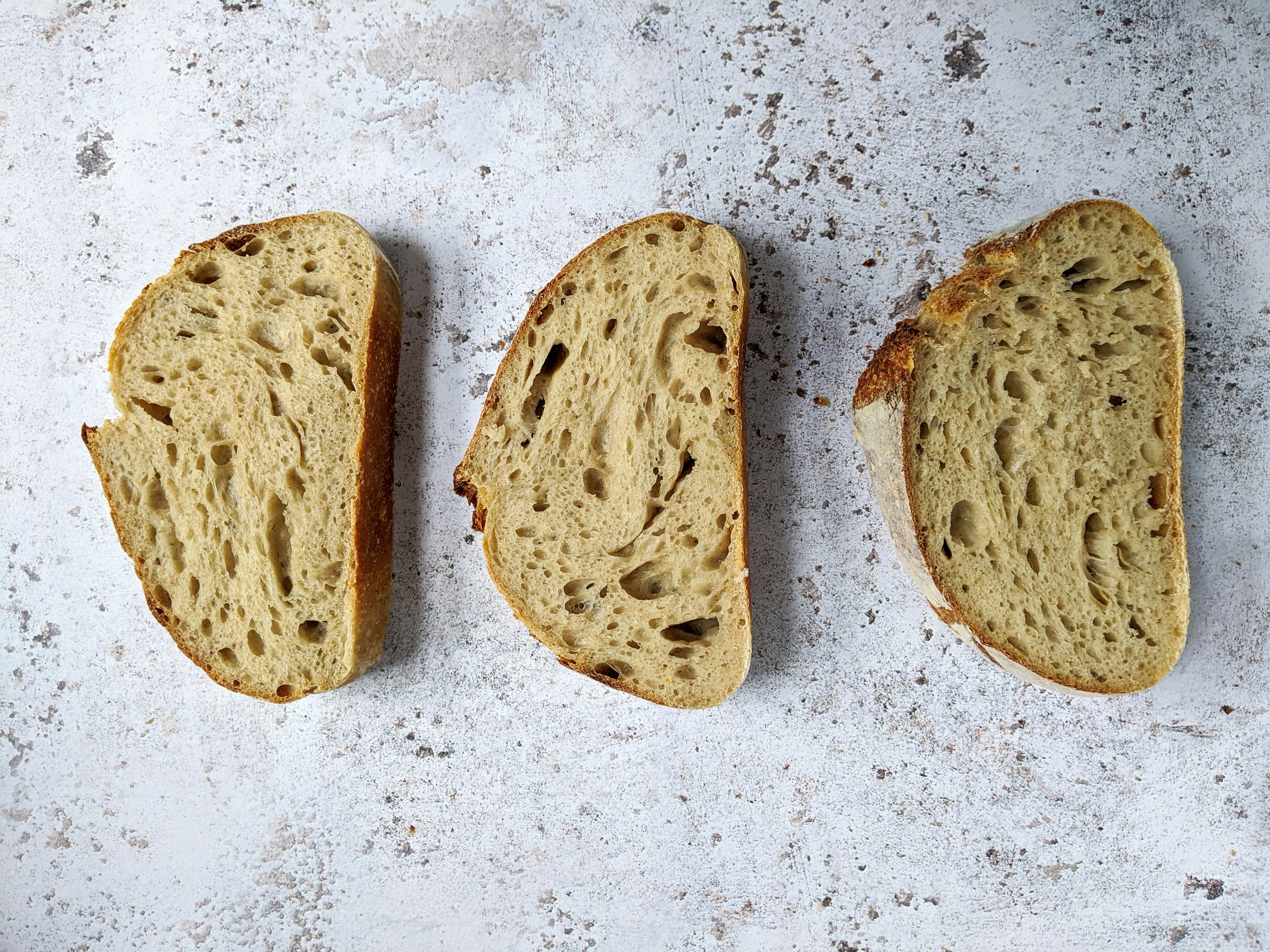 自家製サワードウを焼く過程の写真