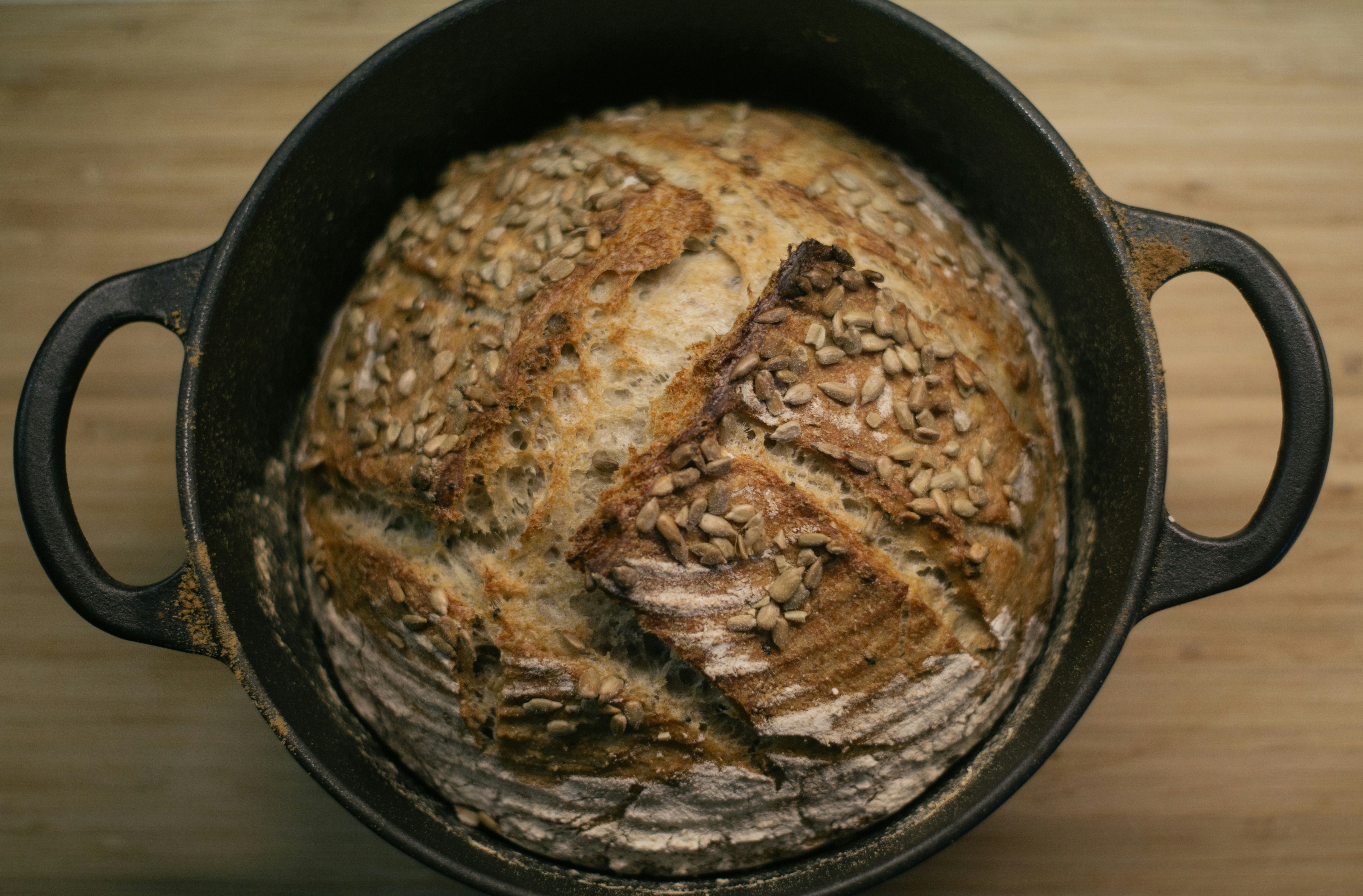 ザウアークラウトブレッドを使ったサンドイッチの盛り合わせ