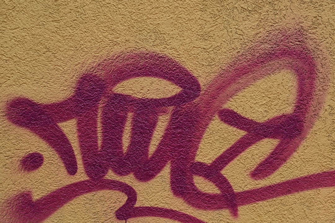 ハーラの編み込み方の手順を、写真付きで解説している様子