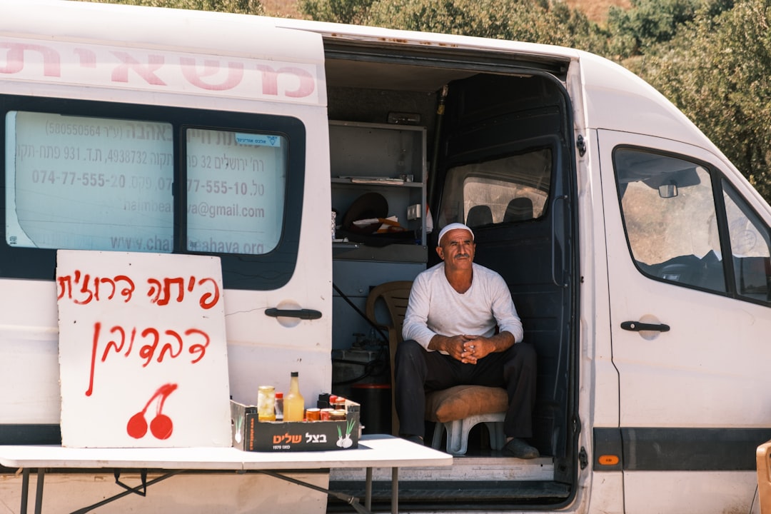 アボカドとエビを挟んだピタサンドの断面